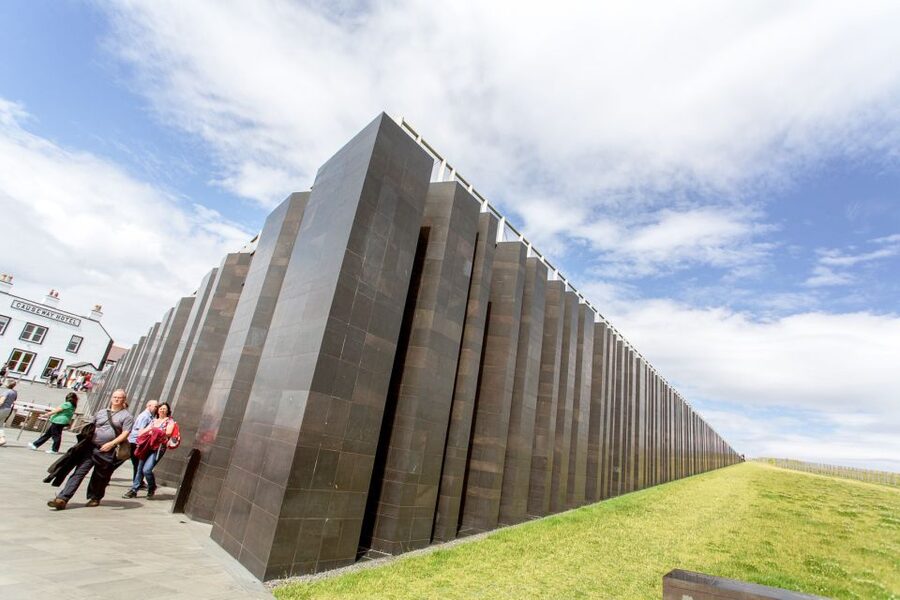 From Dublin: Giant's Causeway, Dark Hedge & Belfast Tour - The Guides and What You Can Learn From Their Style