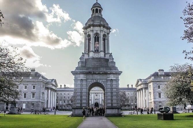 Highlights of Dublin Private Walking Tour with Guide - Temple Bar: photo moment plus the arts scene beyond pubs