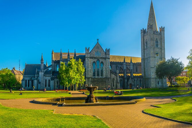 Kid friendly Dublin Highlights Private Guided Tour for Families - Trinity College Dublin: lawns, historic buildings, and the 1592 start