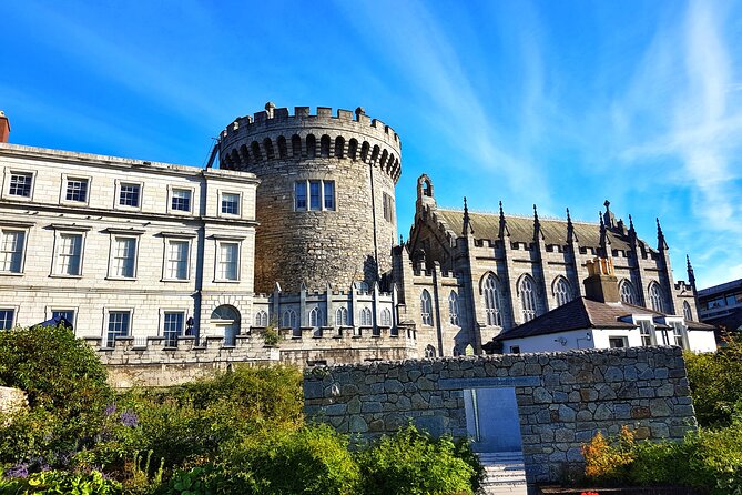 Private Fantastic Walking Tour of Dublin - Trinity College Dublin: Campus Viewing and the Book of Kells Reality