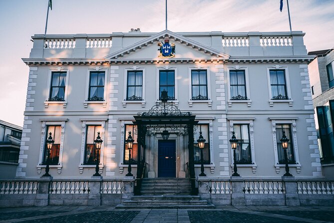 Private Half-day Tour of Dublin with pick-up and drop-off - Trinity College Dublin without the friction of a long visit