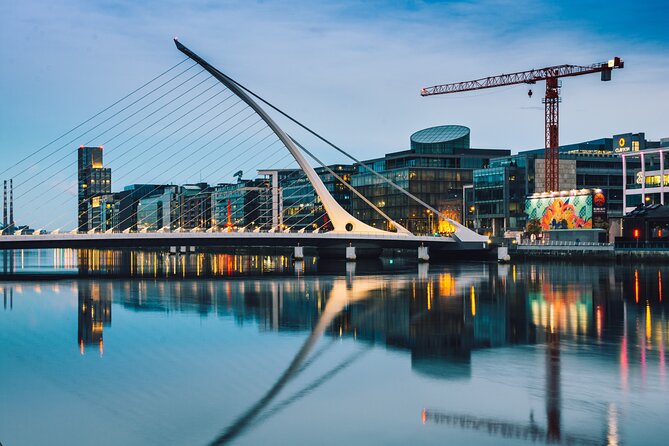 Private Half-day Tour of Dublin with pick-up and drop-off - Dublin City Hall: Georgian power from the outside