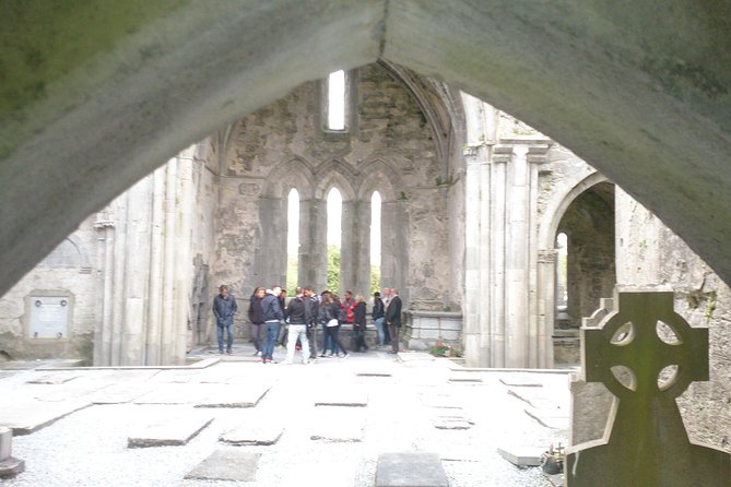 Private tour to the Cliffs of Moher guided in Spanish - Cliffs of Moher stop: viewpoints plus interpretation center time