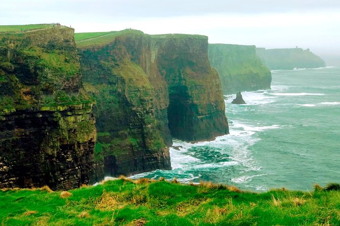 Scogliere di moher e Galway in italiano - The guide matters: Italian commentary and the Giuseppe factor