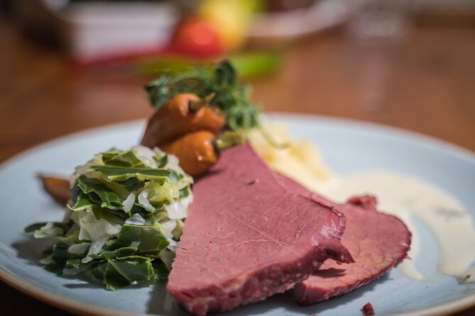 Taste traditional Irish food in the heart of Dublin - The first pour: Irish whiskey that sets expectations