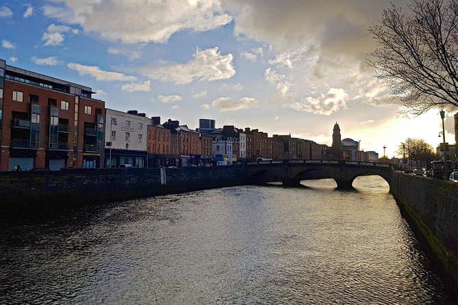 The Best Of Dublin Walking Tour - Trinity College Dublin: outside orientation with a free ticket