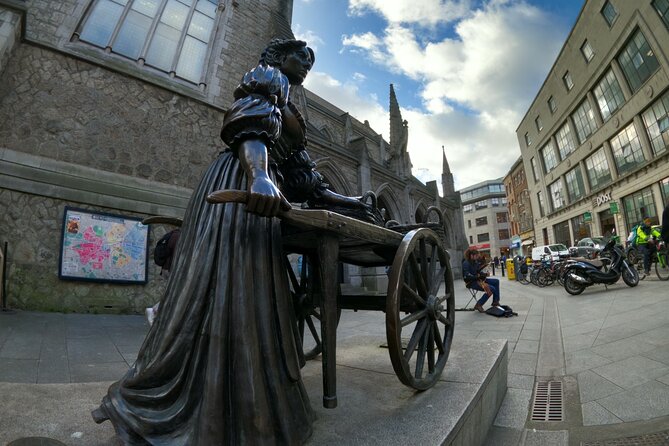 The Dublin Private Walking Tour - College Green and Trinity College Dublin: where Ireland thinks and studies