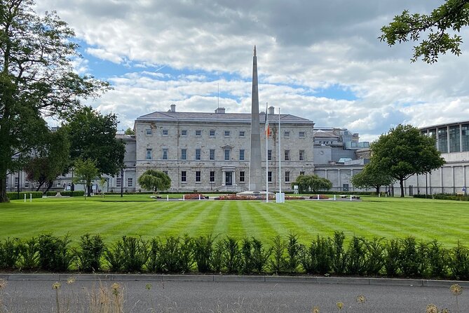 Turtle Bunbury's Dublin: A Self-Guided Audio Tour from a Celebrated Author - Past the Huguenot Cemetery and O’Donoghue’s: Small Stops With Big Context