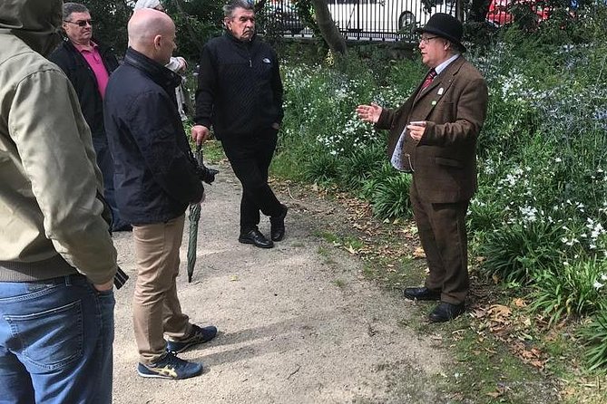 Walking tour in Merrion Square Park - Dublin Rogues Tour - Stop Two: A One-Stop Loop Through Merrion Square’s Statues
