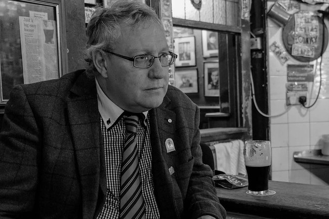 Walking tour in Merrion Square Park - Dublin Rogues Tour - What Makes the Stories Worth Hearing