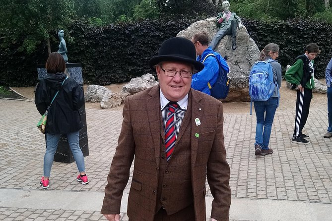 Walking tour in Merrion Square Park - Dublin Rogues Tour - How the Tour Fits Into a Day in Central Dublin