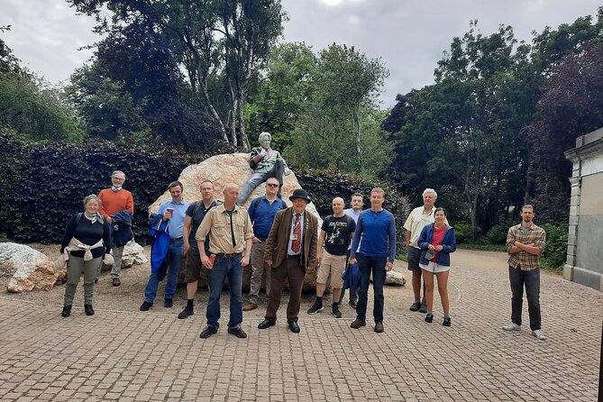 Walking tour in Merrion Square Park with a pint of Guinness Dublin Rogues Tour - Merrion Square Park: a compact Dublin that tells stories