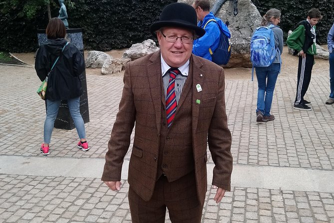 Walking tour in Merrion Square Park with a pint of Guinness Dublin Rogues Tour - Walking with Dave: how the stories stay fun, not forced