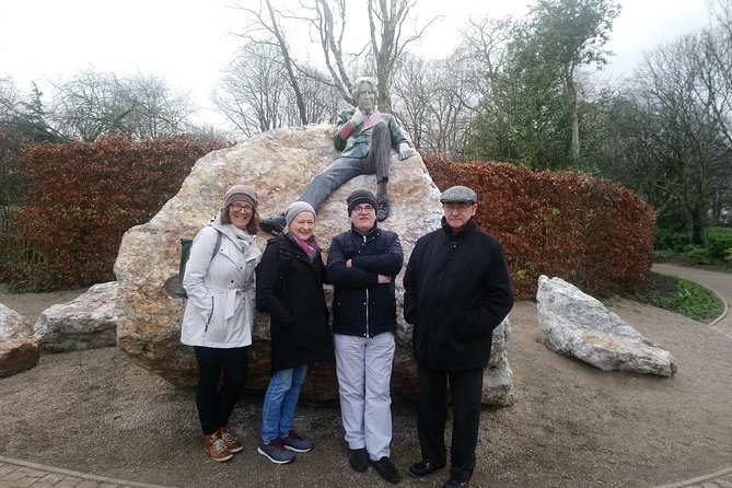 Walking tour in Merrion Square Park with a pint of Guinness Dublin Rogues Tour - The included Guinness finish at an iconic Dublin pub