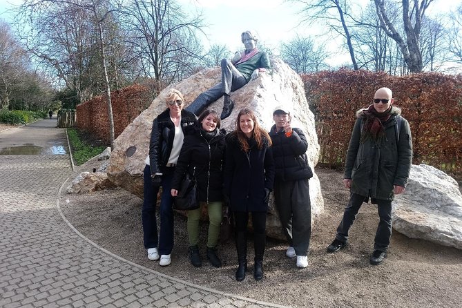 Walking tour in Merrion Square Park with a pint of Guinness Dublin Rogues Tour - Timing, pacing, and what 1 hour 15 minutes really means