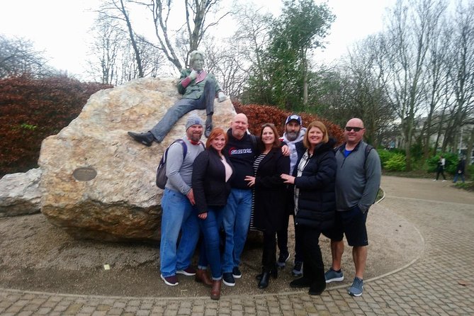Walking tour in Merrion Square Park with a pint of Guinness Dublin Rogues Tour - Who this tour suits best