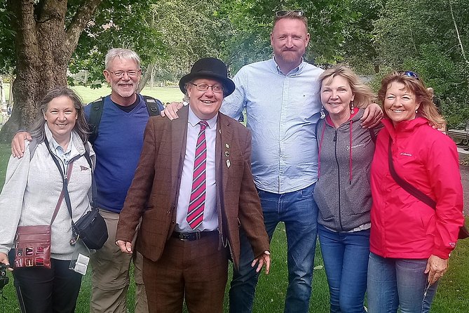 Walking tour in Merrion Square Park with a pint of Guinness Dublin Rogues Tour - Oscar Wilde, O’Connell, Yeats and the statues you can actually see