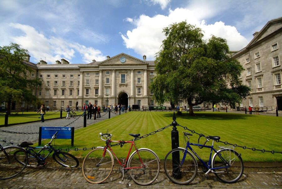 Walking Tour of Dublin - Start at Ashton Quay for a Smart Dublin Orientation