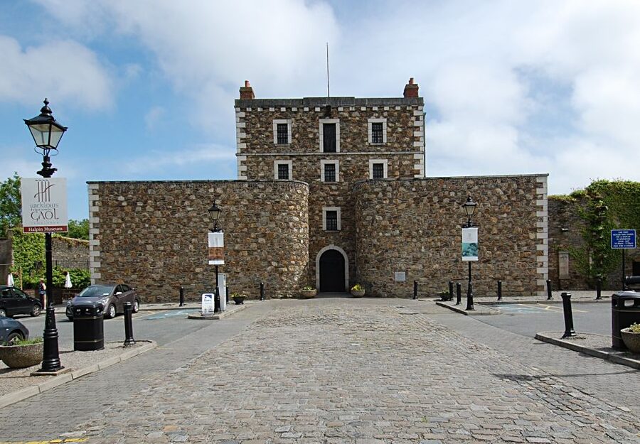 Wicklow Historic Gaol: 1-Hour Tour - Down the narrow spiral staircase and into prison life